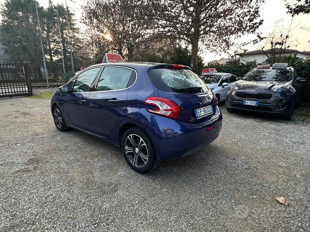 
								Peugeot 208 1.2 VTi 82 CV 5 porte Allure full									