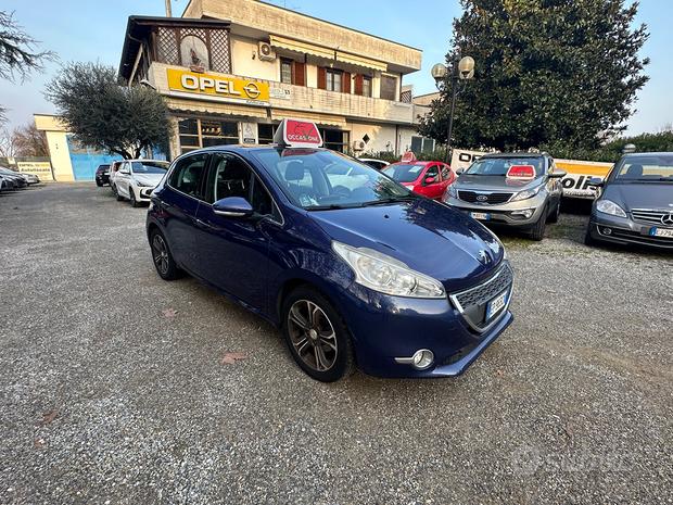
								Peugeot 208 1.2 VTi 82 CV 5 porte Allure full									