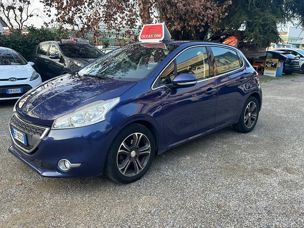 
								Peugeot 208 1.2 VTi 82 CV 5 porte Allure full									