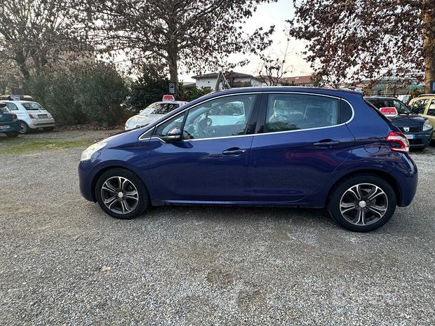 
								Peugeot 208 1.2 VTi 82 CV 5 porte Allure full									