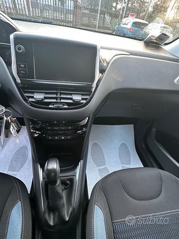 
								Peugeot 208 1.2 VTi 82 CV 5 porte Allure full									