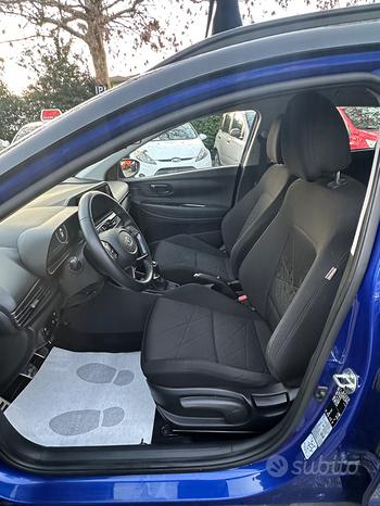 
								Hyundai Bayon 1.0 T-GDI Hybrid 48V iMT XClass full									